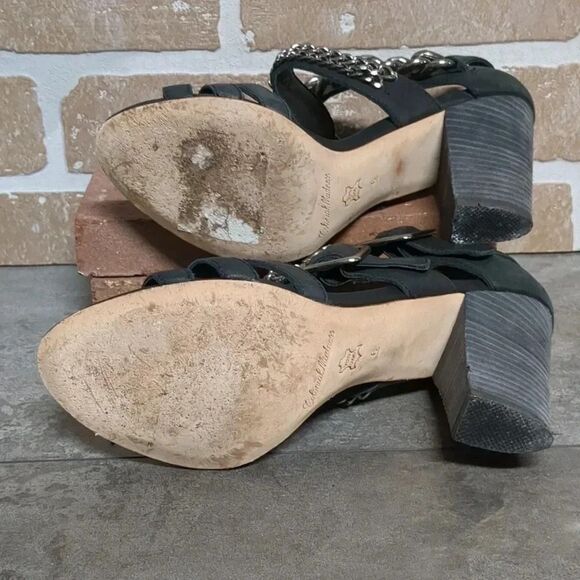 Colonial Madness Women's Leather Chain-Link Detail Heel - Picture 2 of 5